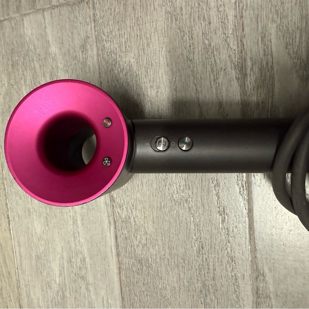 Dyson Hair Dryer with 2 Dyson dryer attachments and 2 compatible curlers
